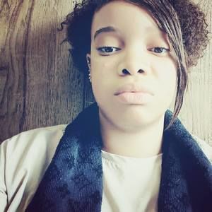 Meet your Posher, Dominique